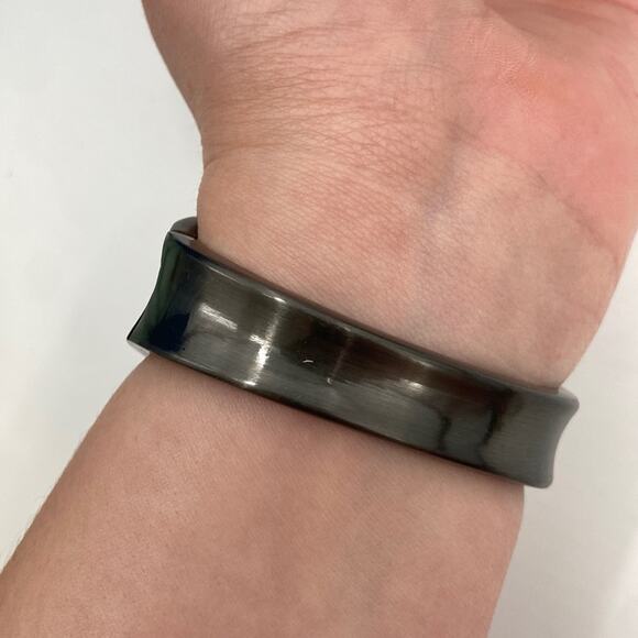 Gray rhinestone encrusted bracelet - Picture 2 of 6